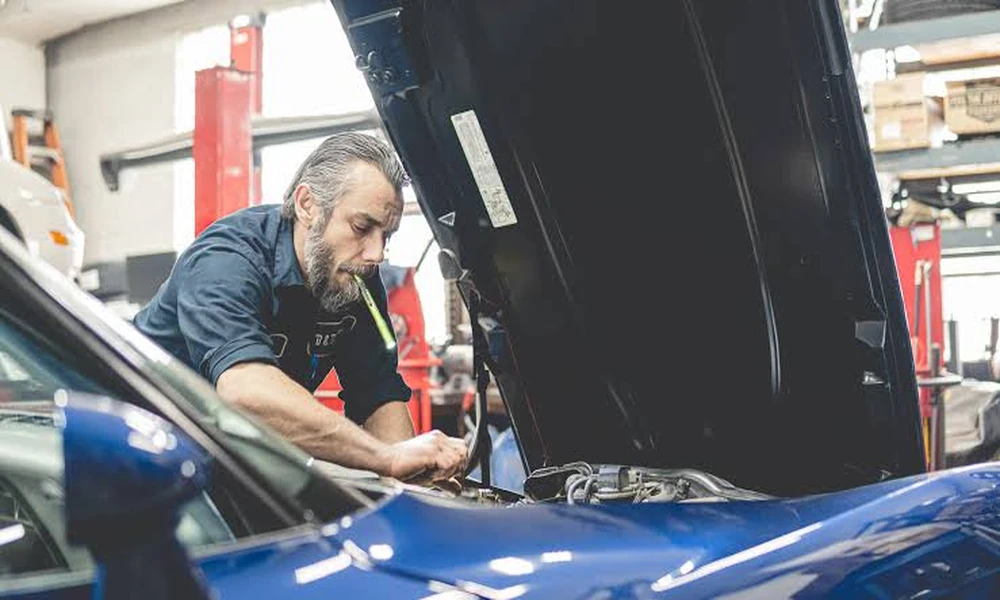 Radiator Hose Leaks: Causes, Symptoms and Repair Considerations